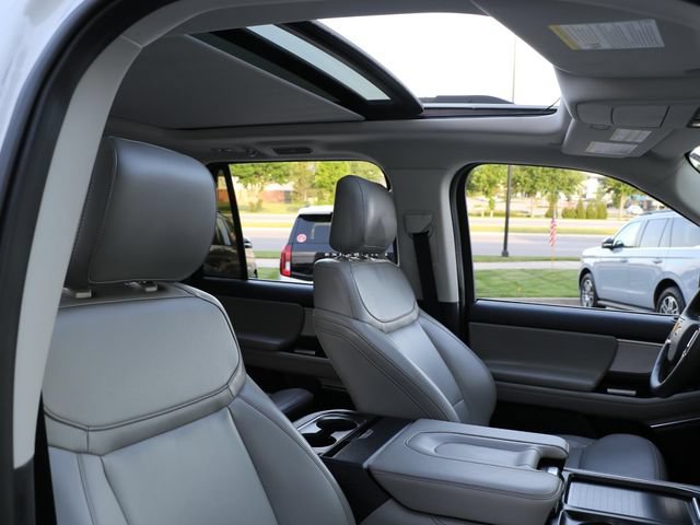 Used 2025 Ford Expedition Active AWD/4WD image 10