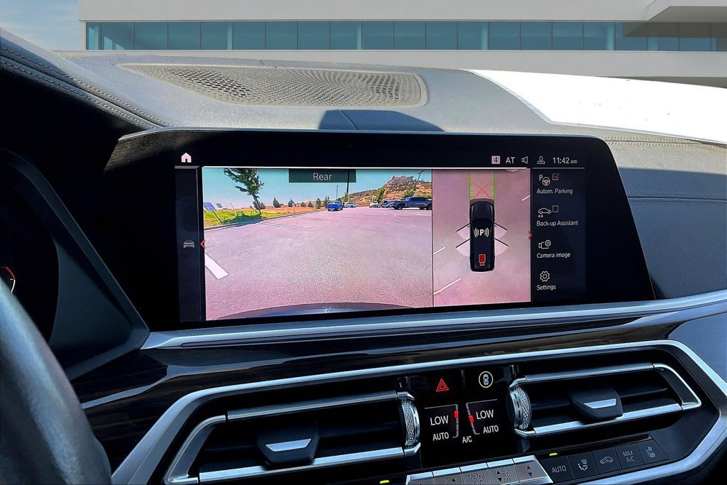 Used 2020 BMW X7 xDrive40i w/ Premium Package AWD/4WD image 14