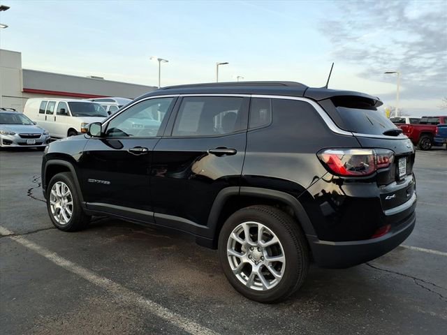 Used 2024 Jeep Compass Latitude w/ Sun and Sound Group AWD/4WD image 9