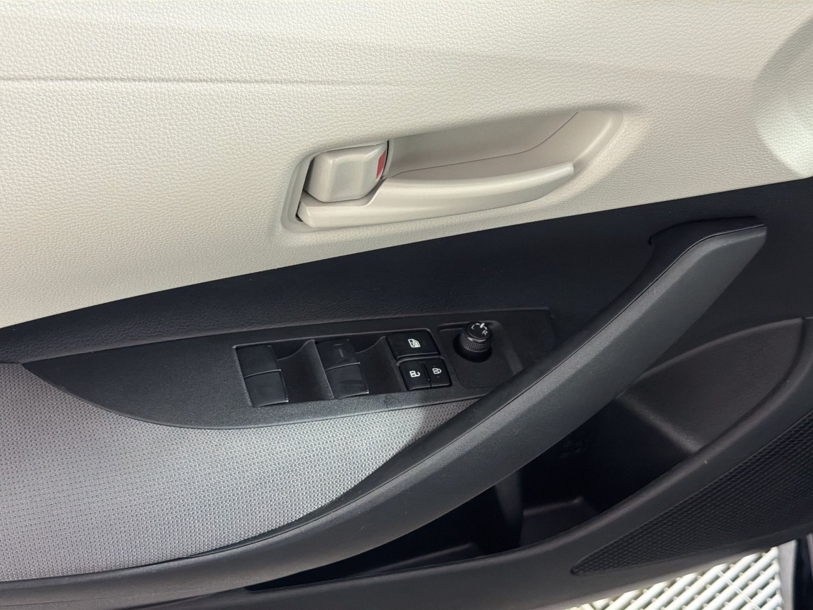 Used 2024 Toyota Corolla LE FWD image 15