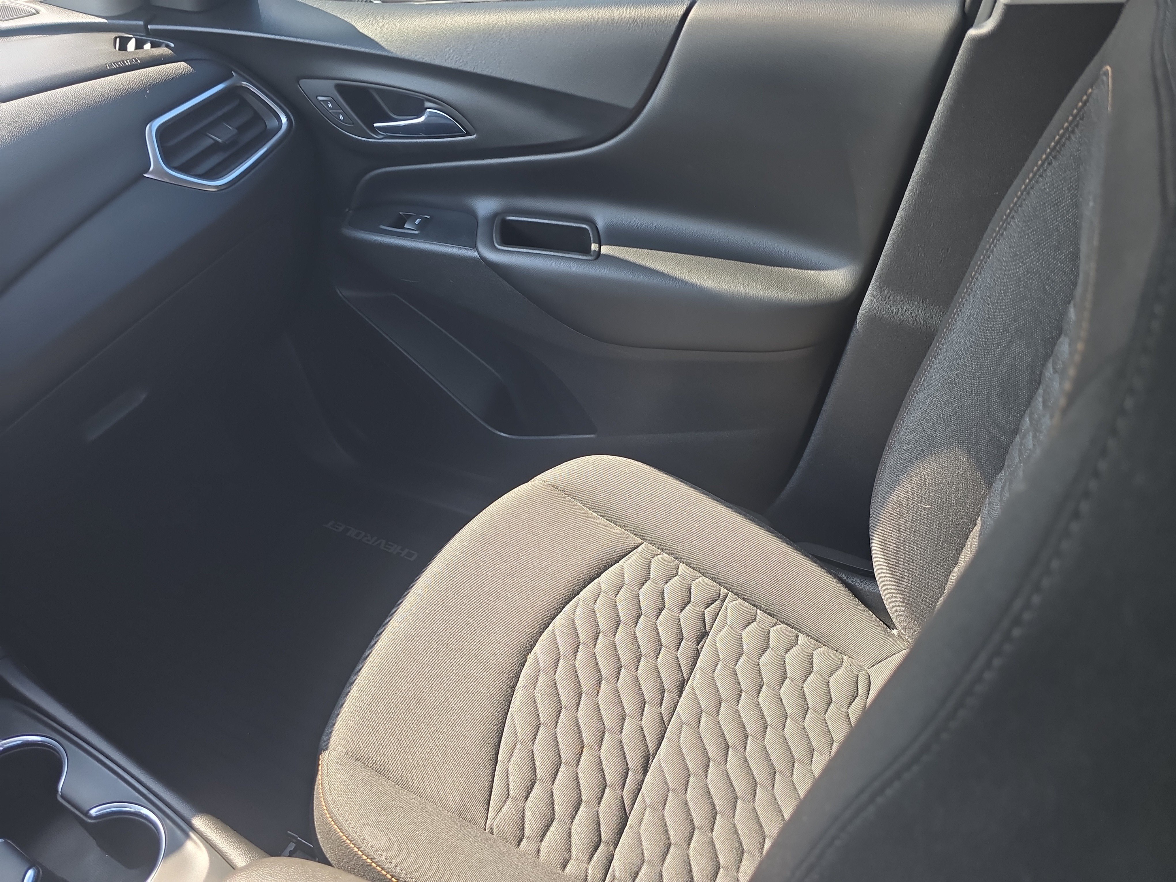 Used 2018 Chevrolet Equinox LT FWD image 15