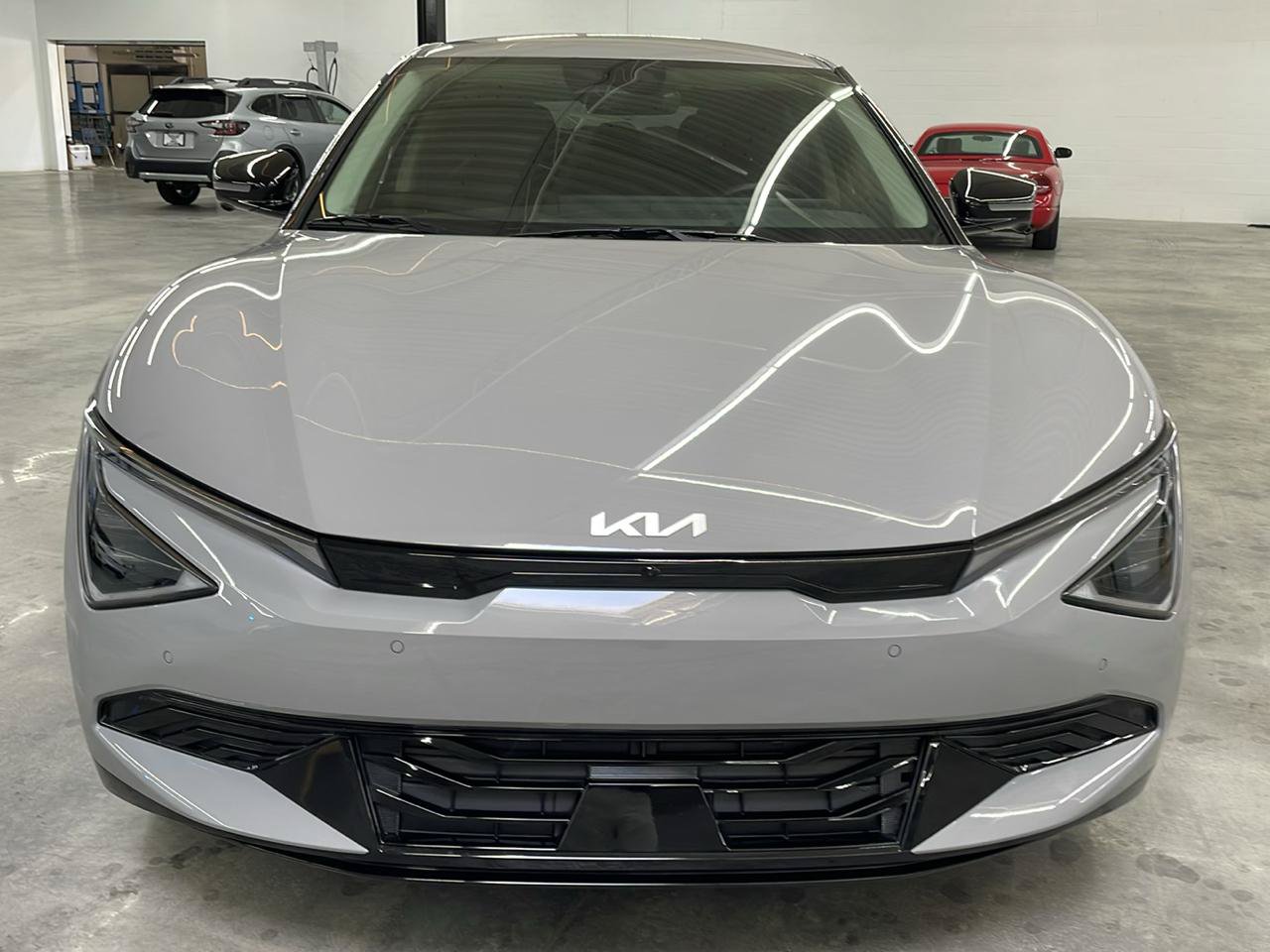 Used 2025 Kia EV6 Wind RWD image 3