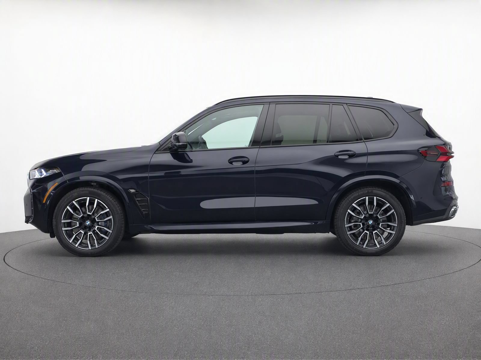 Certified 2024 BMW X5 xDrive40i w/ M Sport Package AWD/4WD image 3