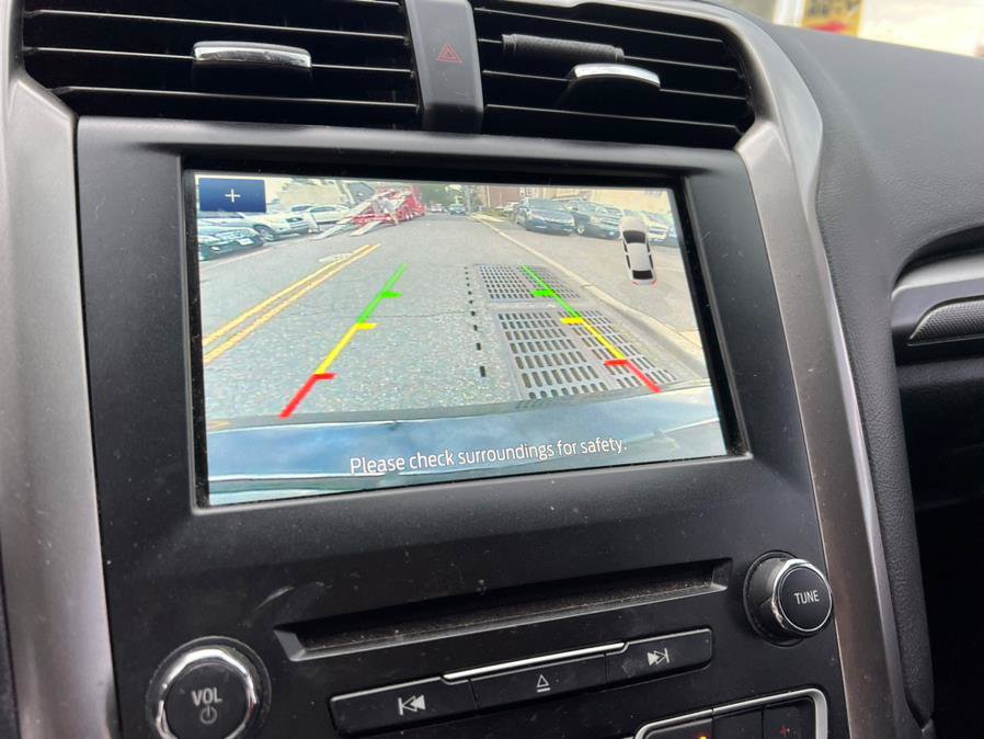 Used 2018 Ford Fusion SE w/ Fusion SE Technology Package FWD image 14