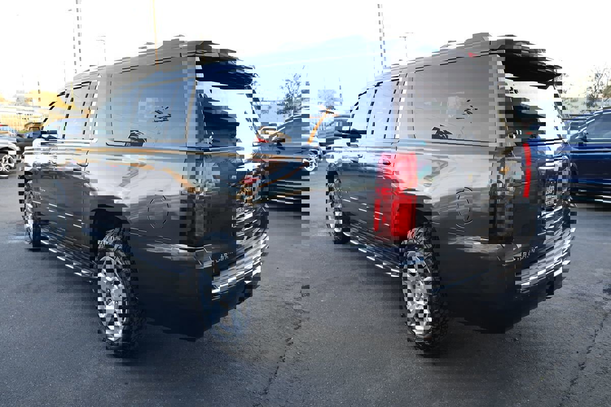 Used 2018 Chevrolet Suburban Premier image 6