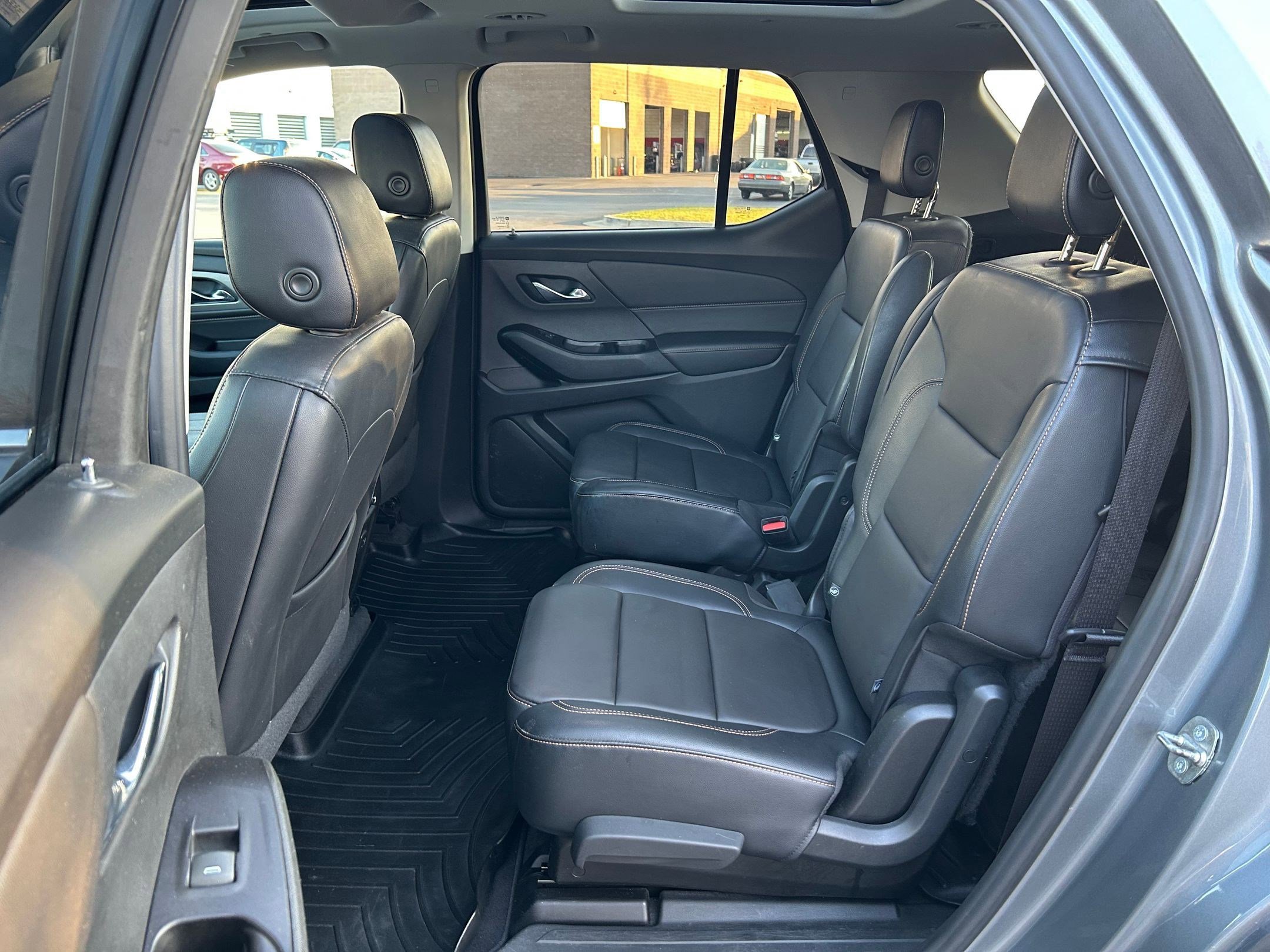 Used 2018 Chevrolet Traverse LT image 23