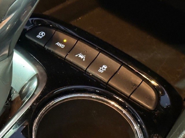 Used 2020 Buick Encore GX Essence w/ Experience Buick Package image 24