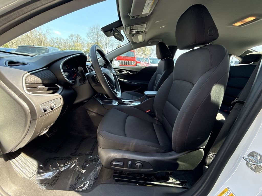 Used 2025 Chevrolet Malibu LT image 13