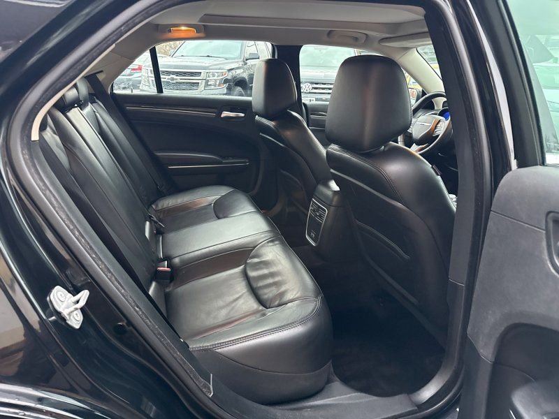 Used 2017 Chrysler 300 Limited image 21