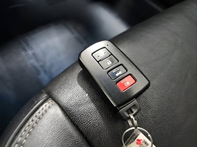 Used 2016 Toyota Camry XLE w/ Advanced Technology Package image 37