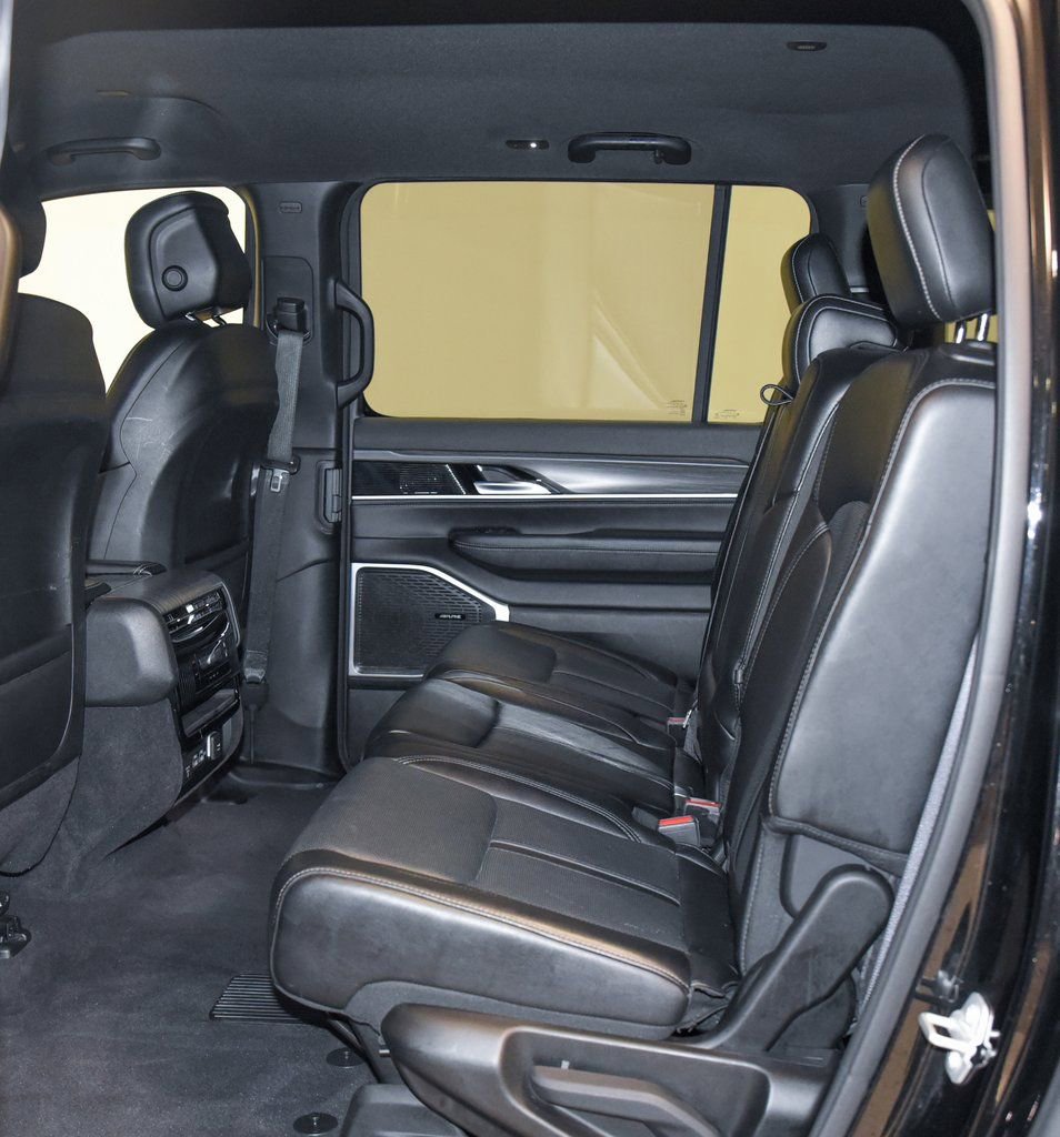 Used 2024 Jeep Wagoneer L Series II w/ Flexible Seating Group image 13