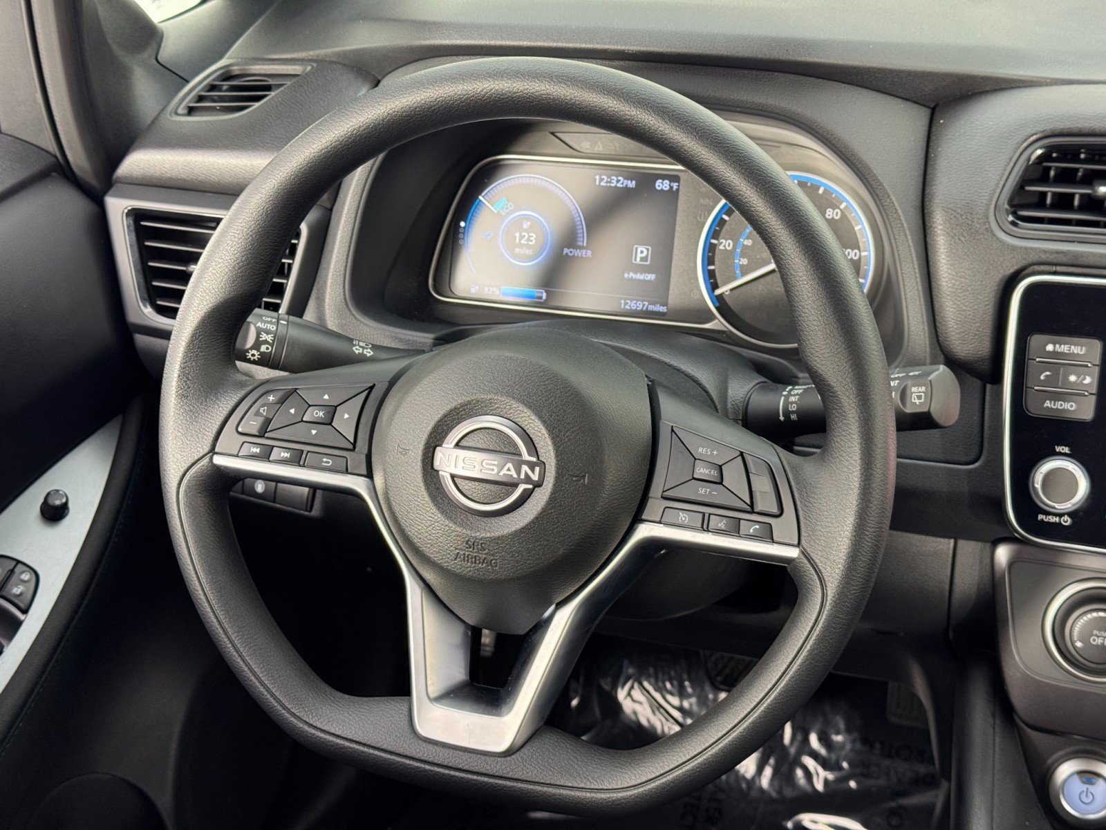 Used 2025 Nissan Leaf S image 18