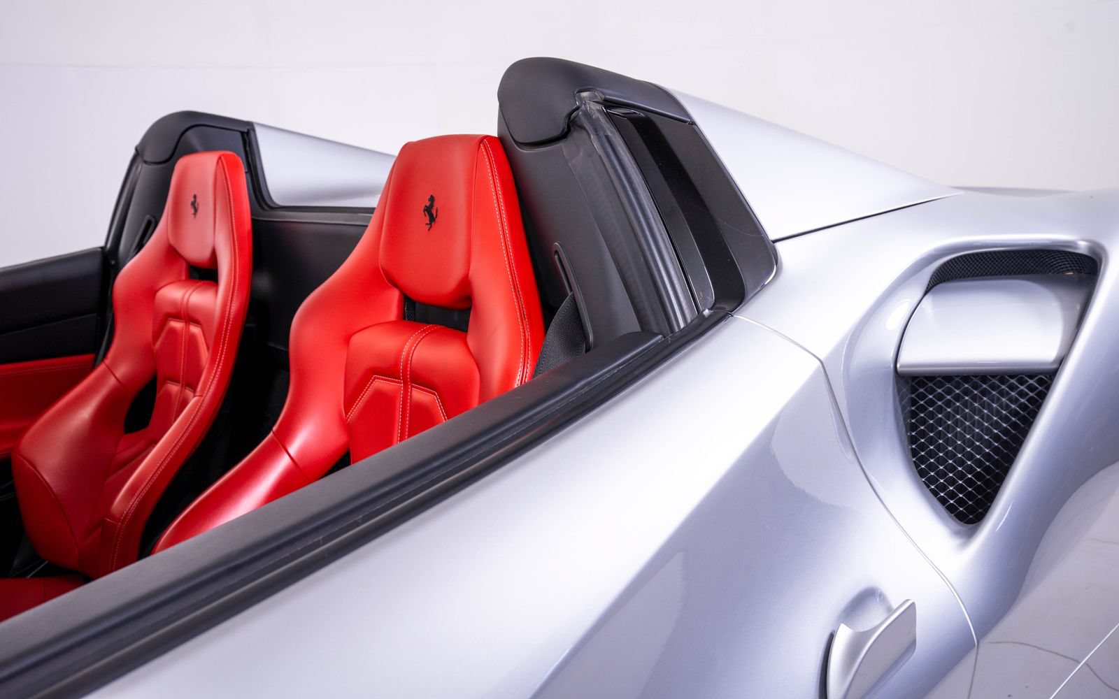 Used 2019 Ferrari 488 Spider RWD image 15