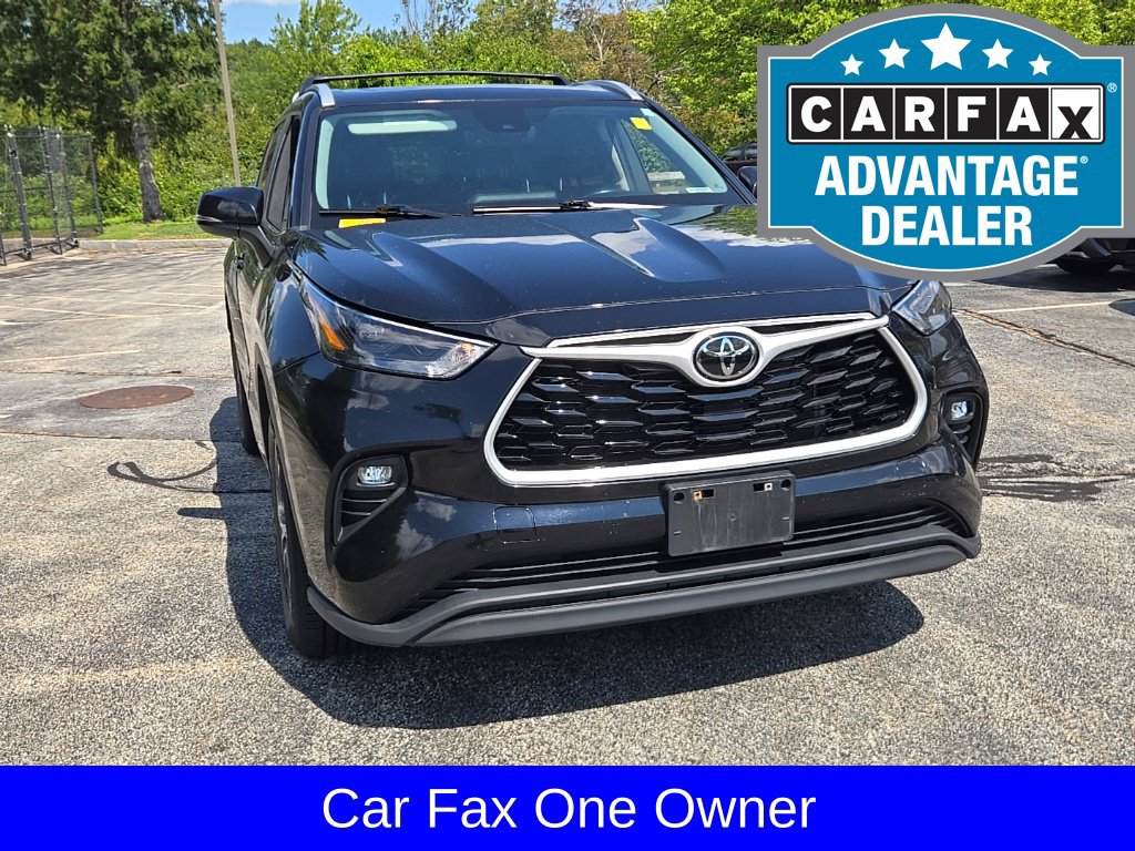 Used 2024 Toyota Highlander XLE AWD/4WD image 3