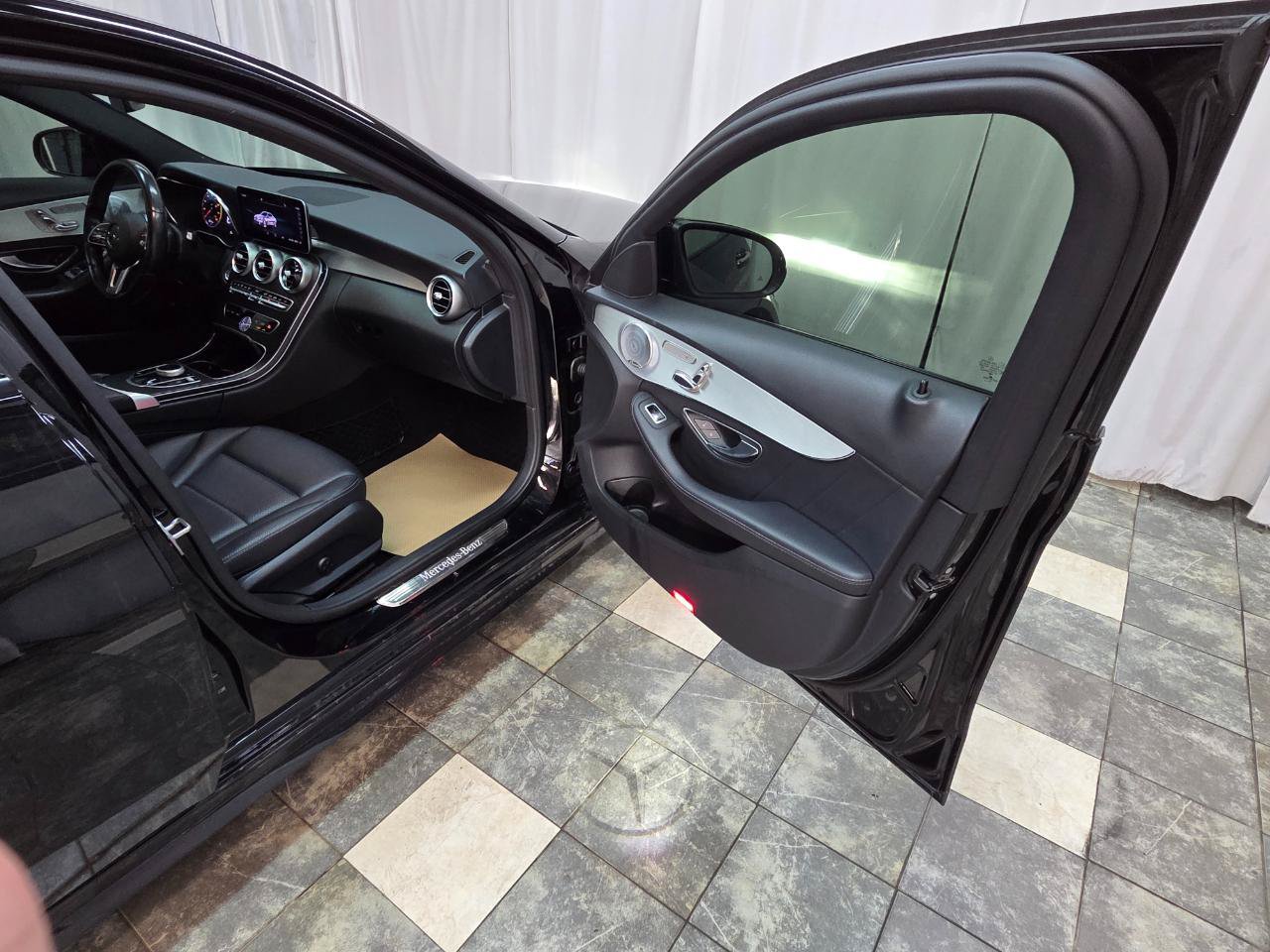 Used 2020 Mercedes-Benz C 300 4MATIC Sedan image 12