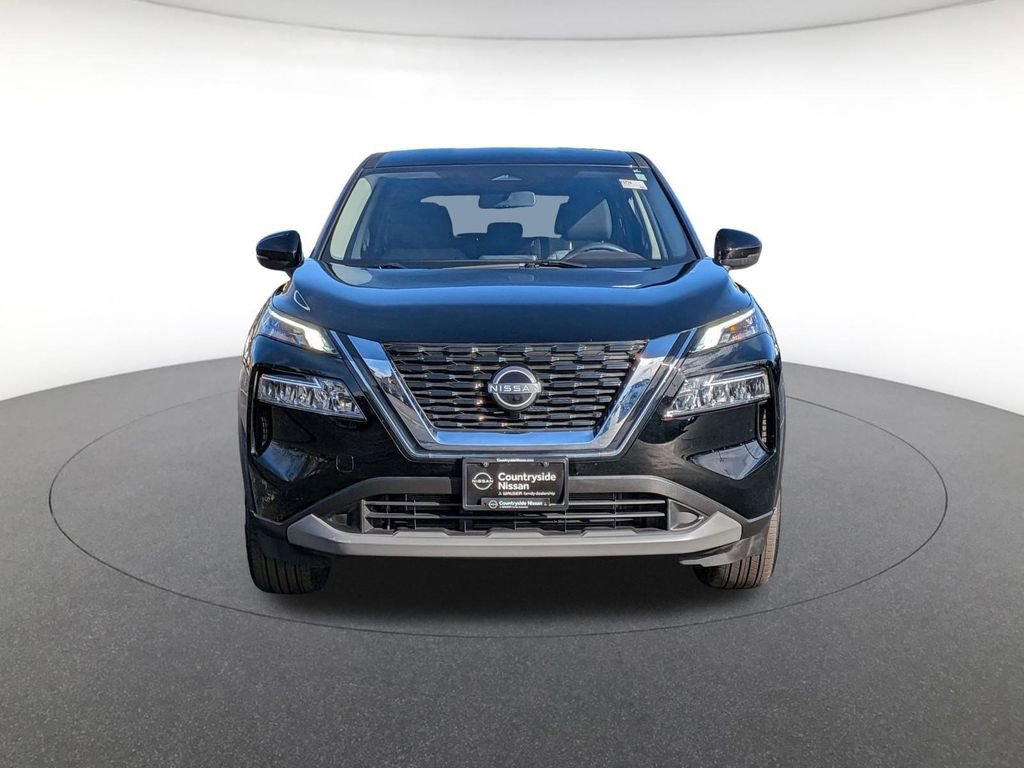 Used 2023 Nissan Rogue SV image 2