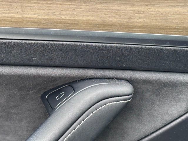 Used 2023 Tesla Model Y Long Range image 23