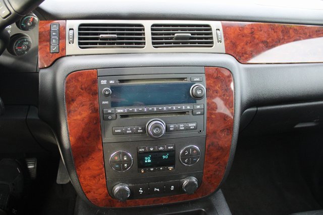 Used 2014 Chevrolet Suburban LT w/ Luxury Package image 13