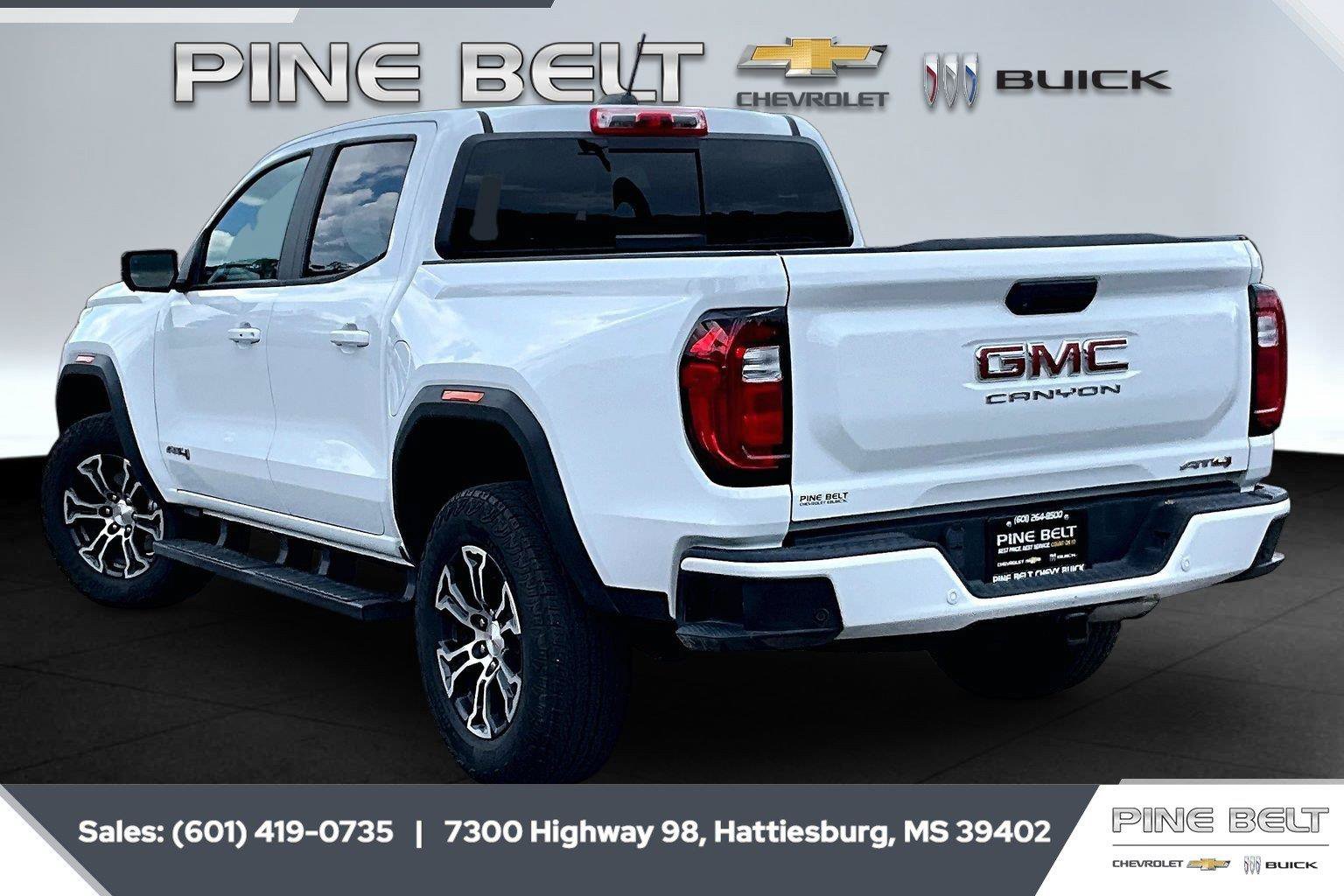 Used 2023 GMC Canyon AT4 w/ Technology Package AWD/4WD image 2