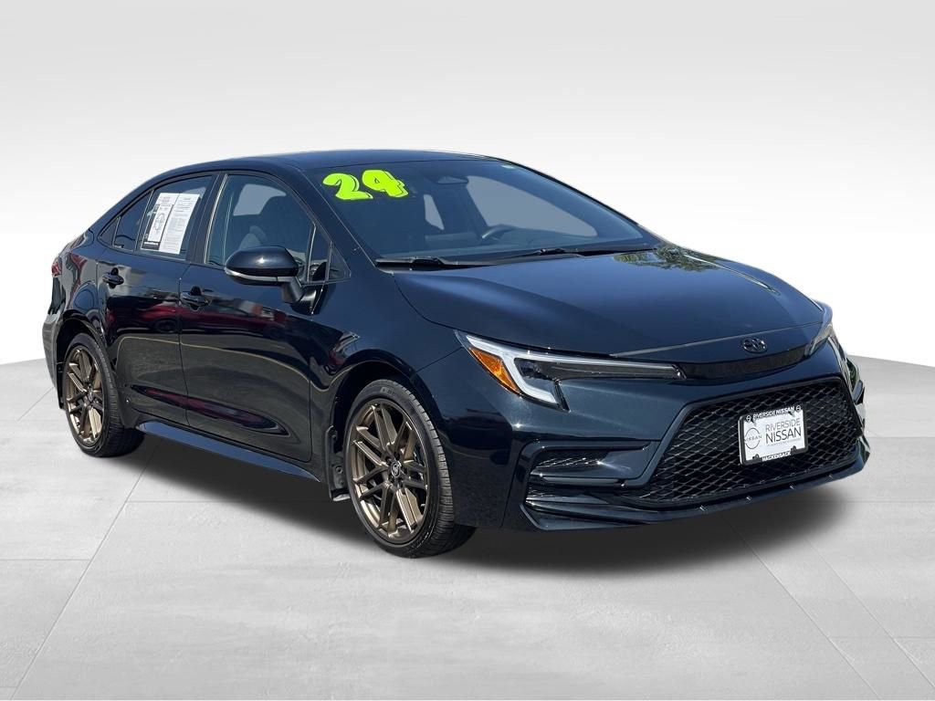 Used 2024 Toyota Corolla SE Nightshade image 3