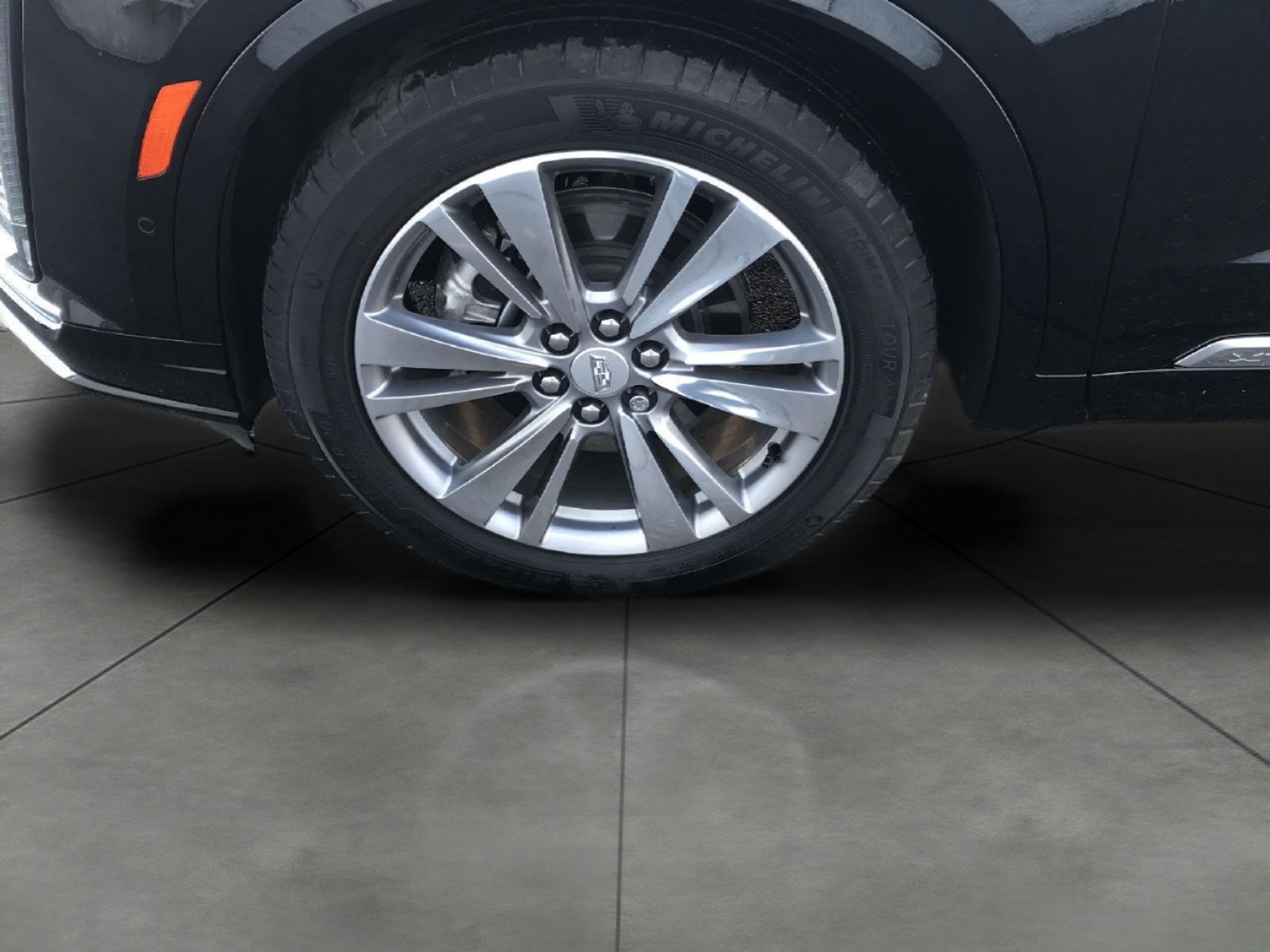 Certified 2025 Cadillac XT6 Premium Luxury w/ Platinum Package AWD/4WD image 3