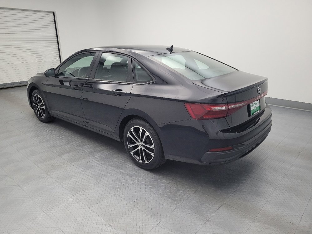 Used 2025 Volkswagen Jetta Sport FWD image 3