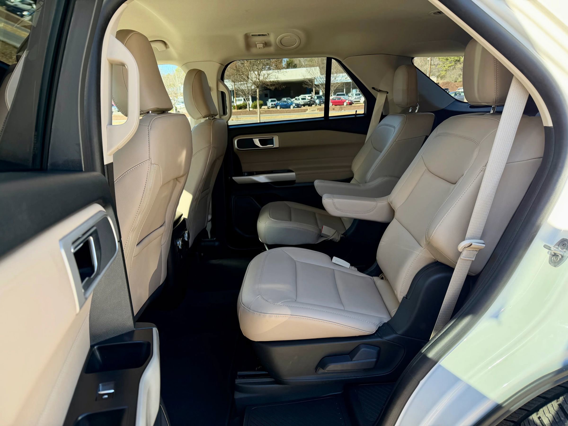 Used 2023 Ford Explorer XLT w/ Equipment Group 202A image 10