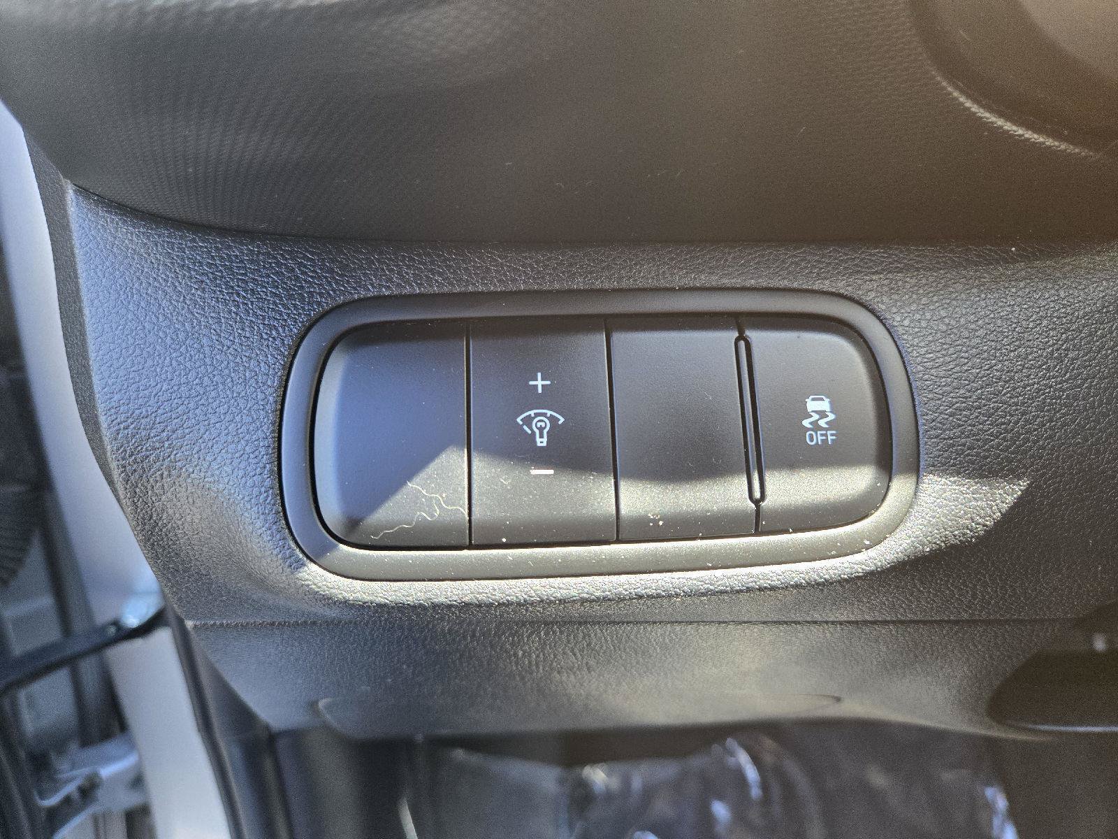 Used 2023 Hyundai Venue SEL FWD image 14