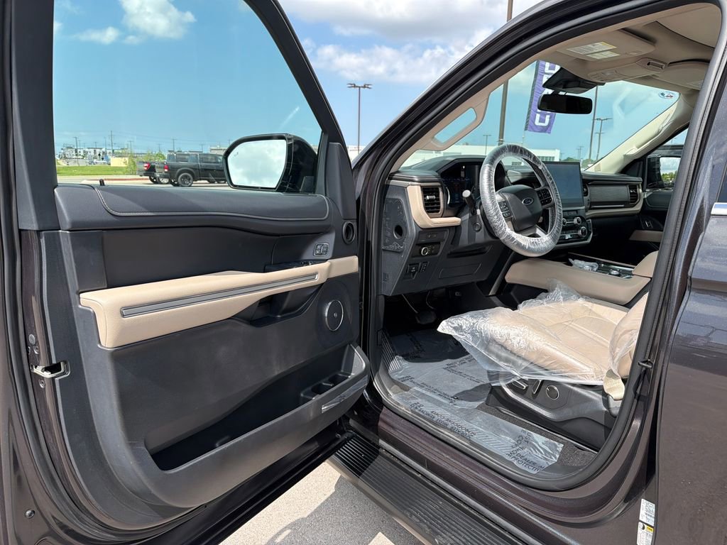 Used 2024 Ford Expedition Max Limited AWD/4WD image 14