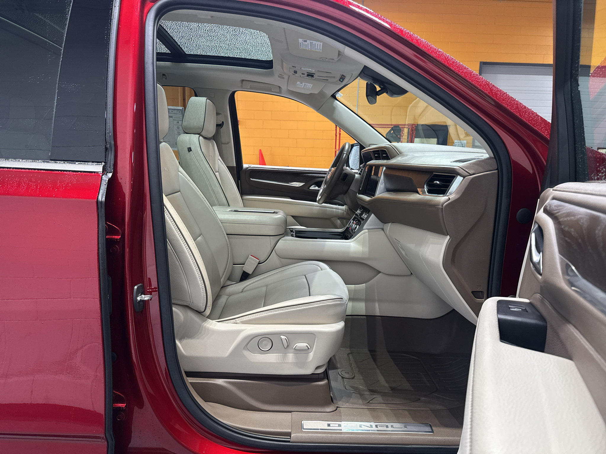 Used 2022 GMC Yukon Denali AWD/4WD image 21
