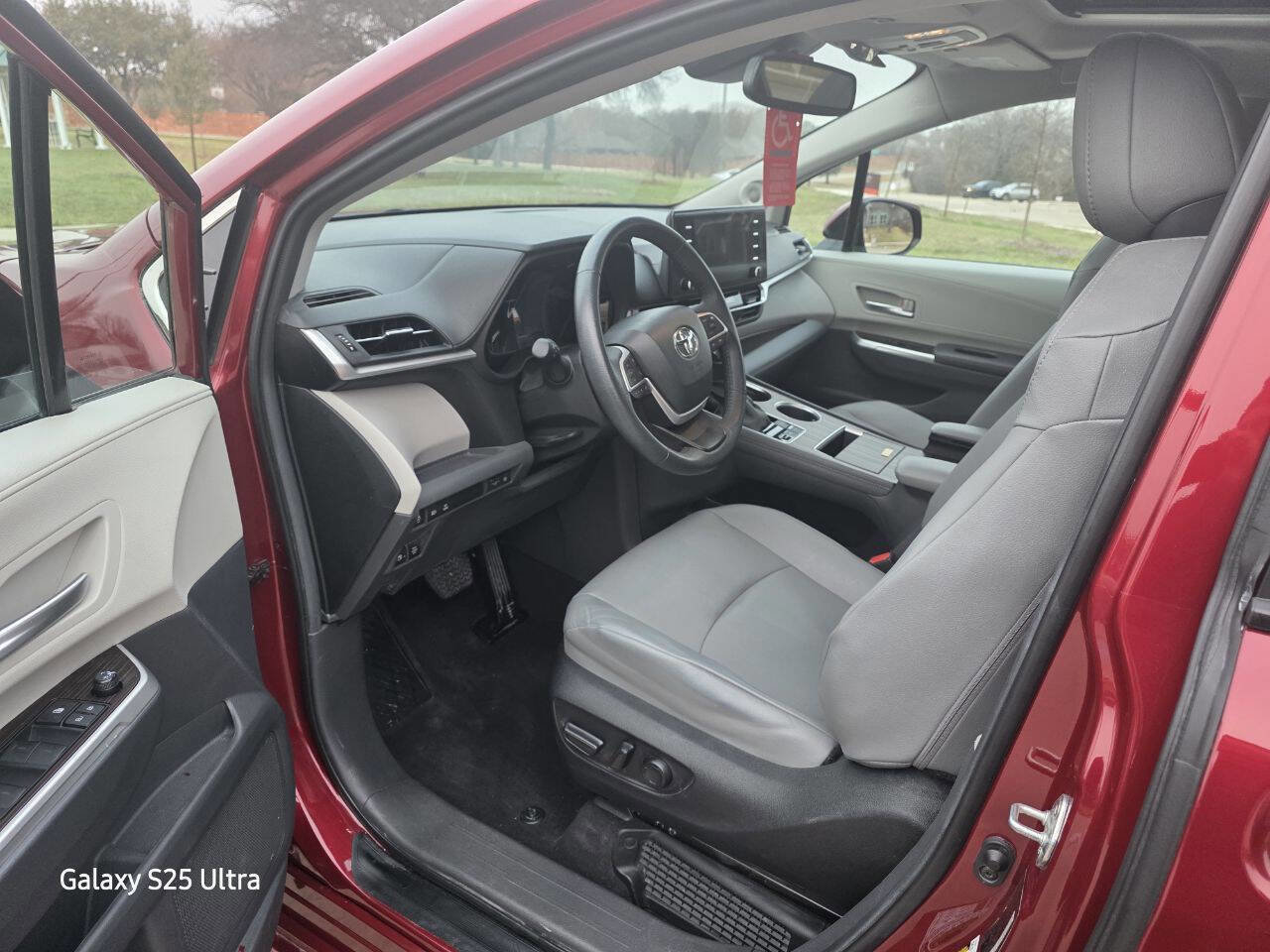 Used 2024 Toyota Sienna XLE w/ XLE Plus Package image 16