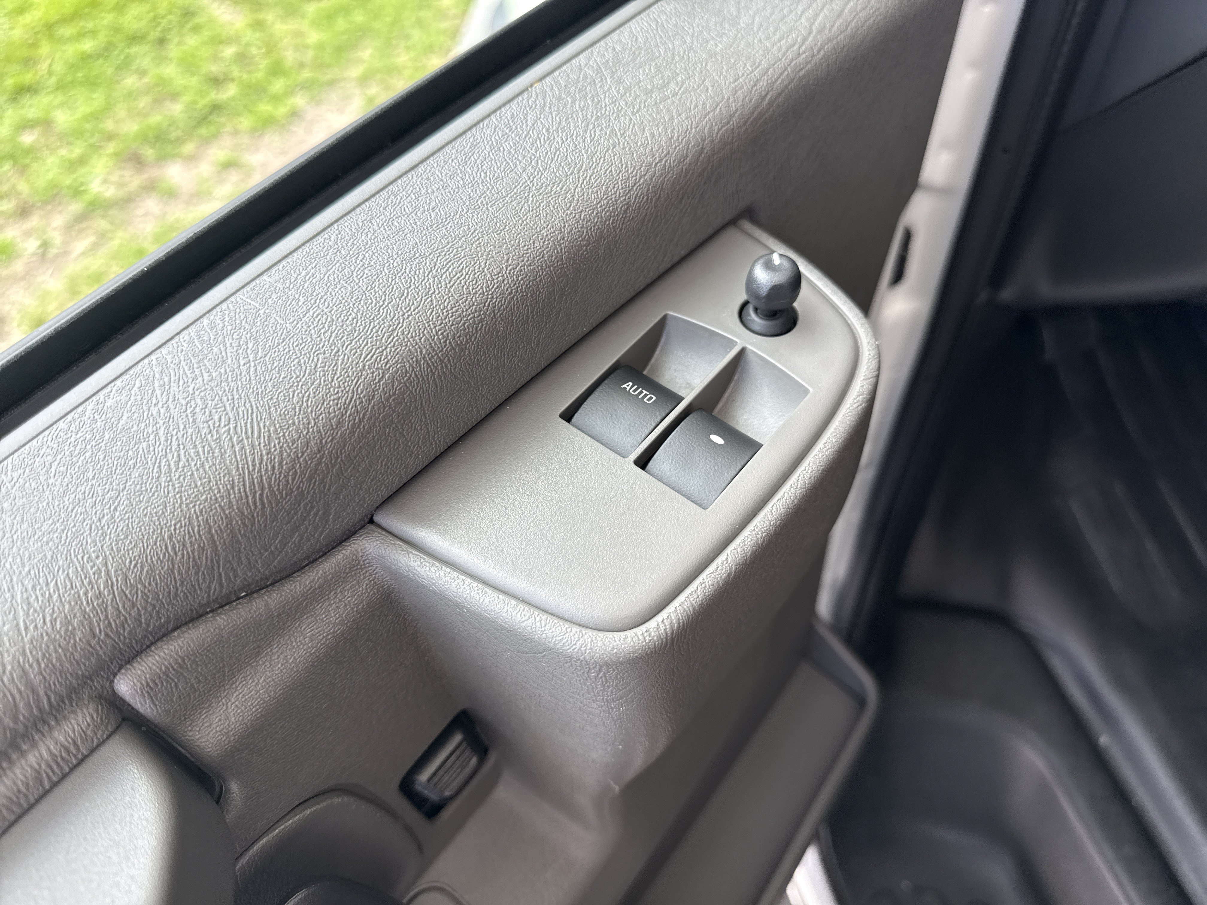 Used 2025 Chevrolet Express 2500 w/ Driver Convenience Package RWD image 14