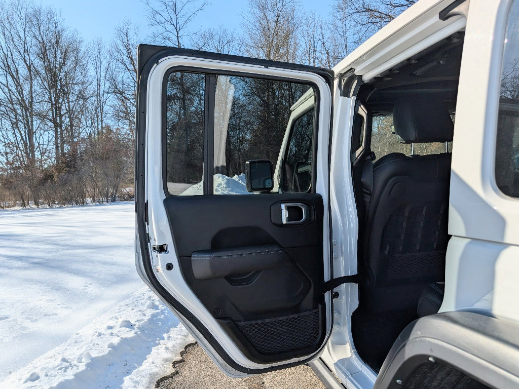 Used 2022 Jeep Wrangler Unlimited Rubicon 4xe w/ Cold Weather Group image 10