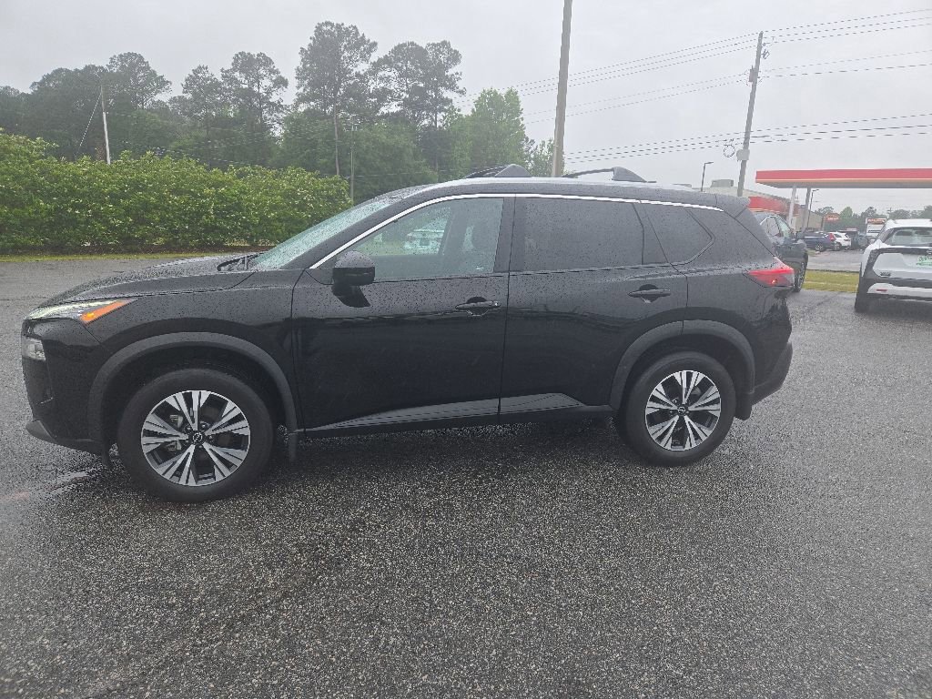 Used 2023 Nissan Rogue SV w/ SV Premium Package AWD/4WD image 2
