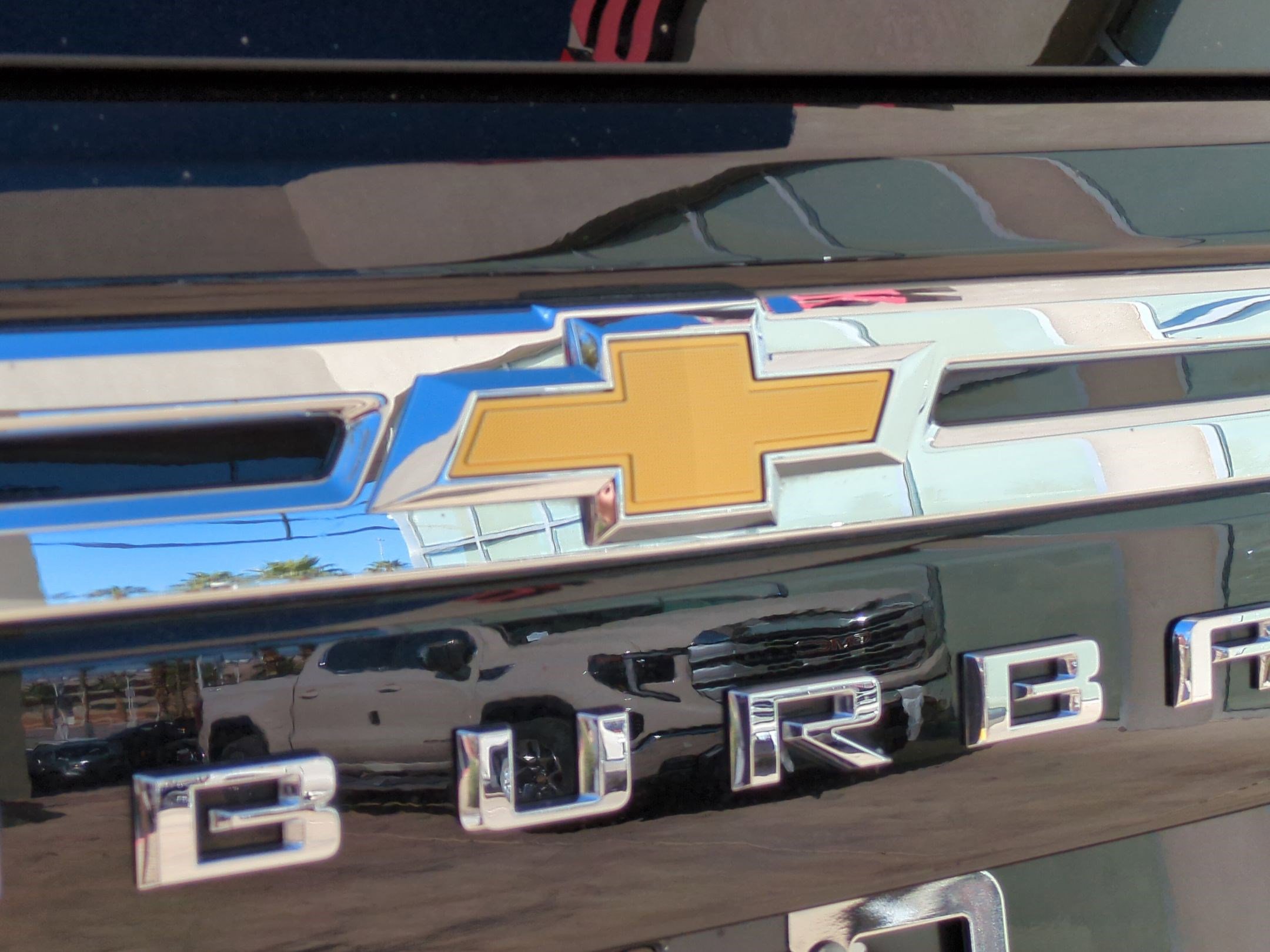 Used 2024 Chevrolet Suburban LT image 25