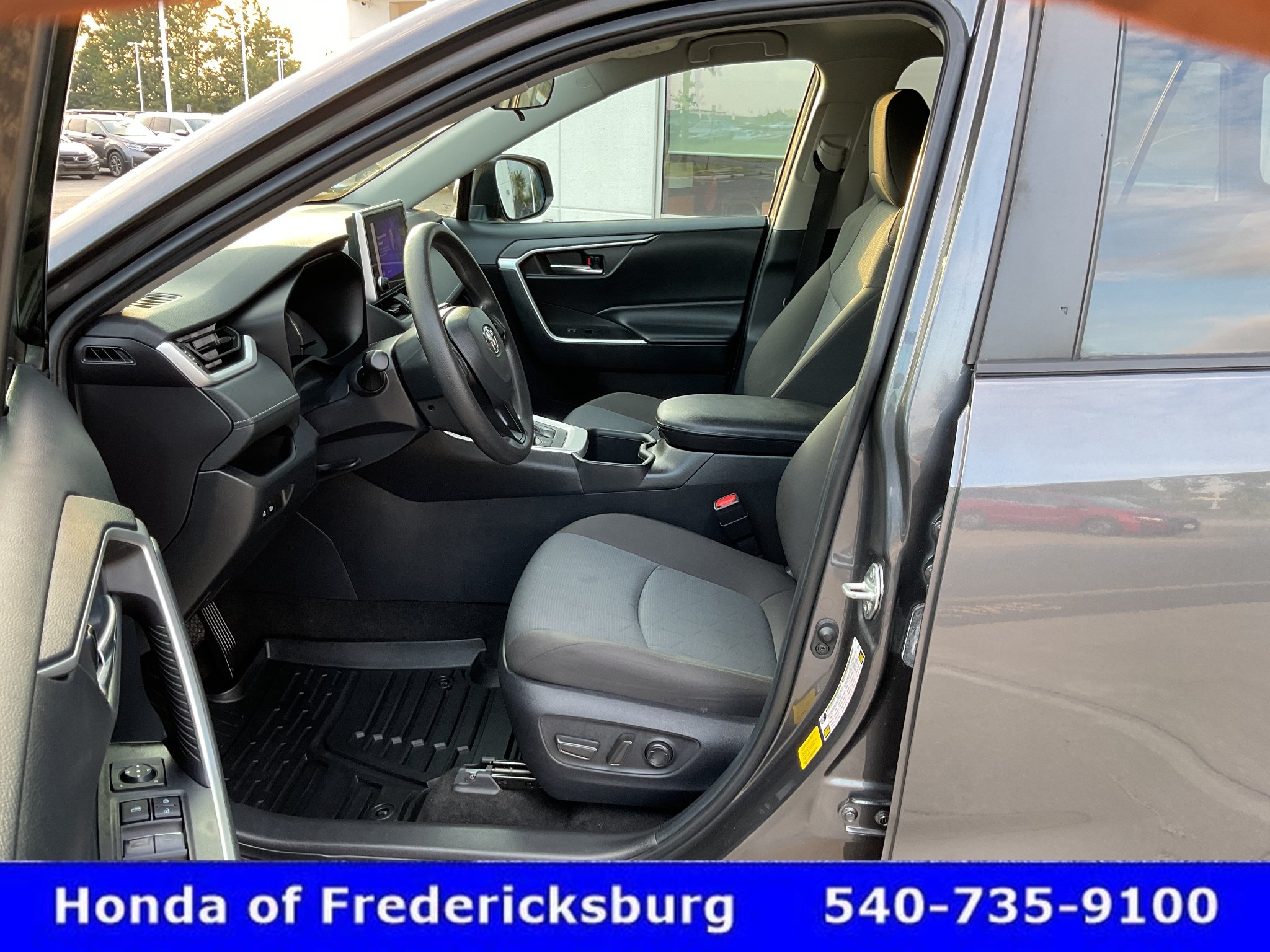 Used 2024 Toyota RAV4 XLE AWD/4WD image 27