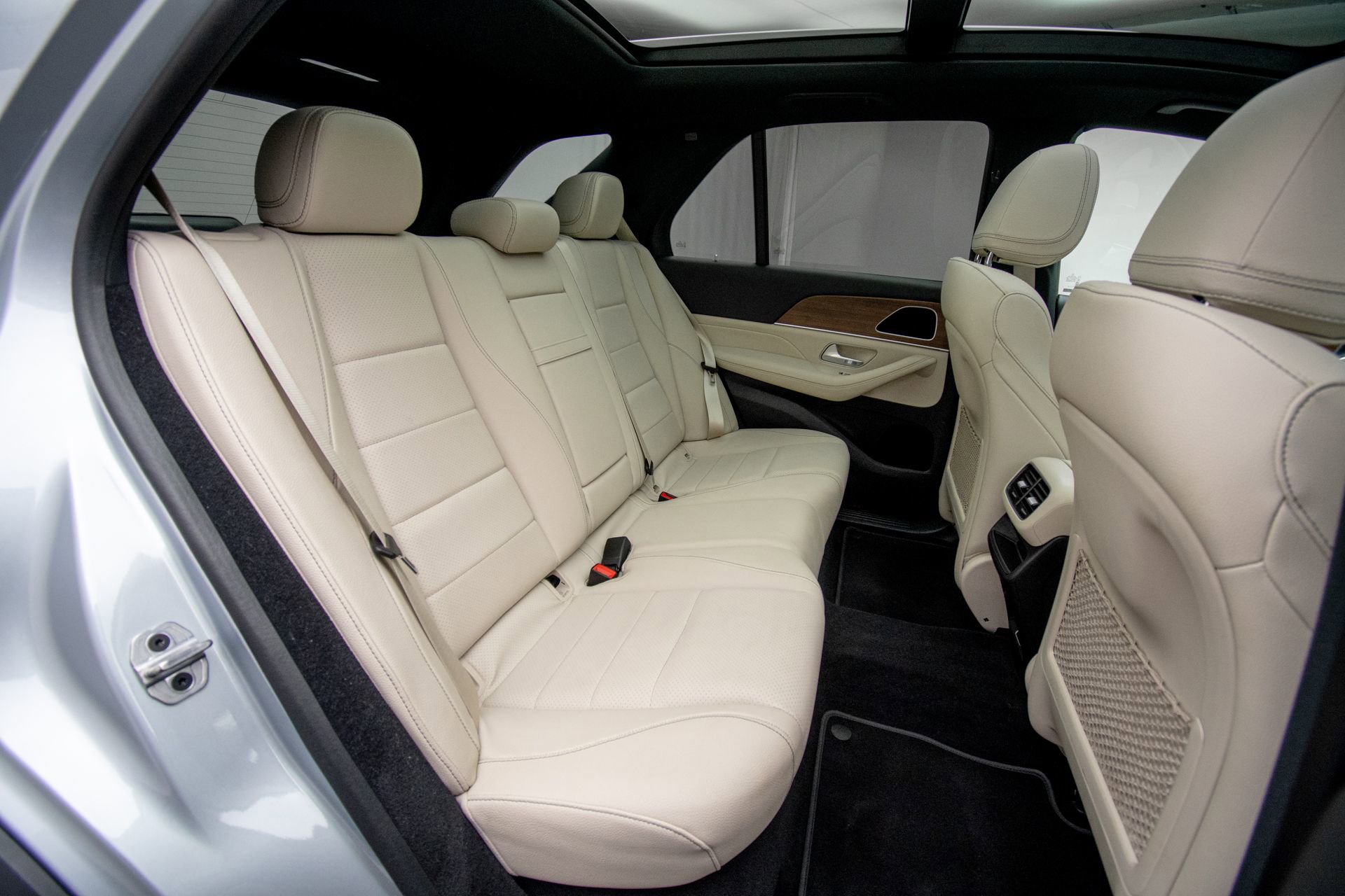 Used 2024 Mercedes-Benz GLE 350 4MATIC w/ Winter Package image 25