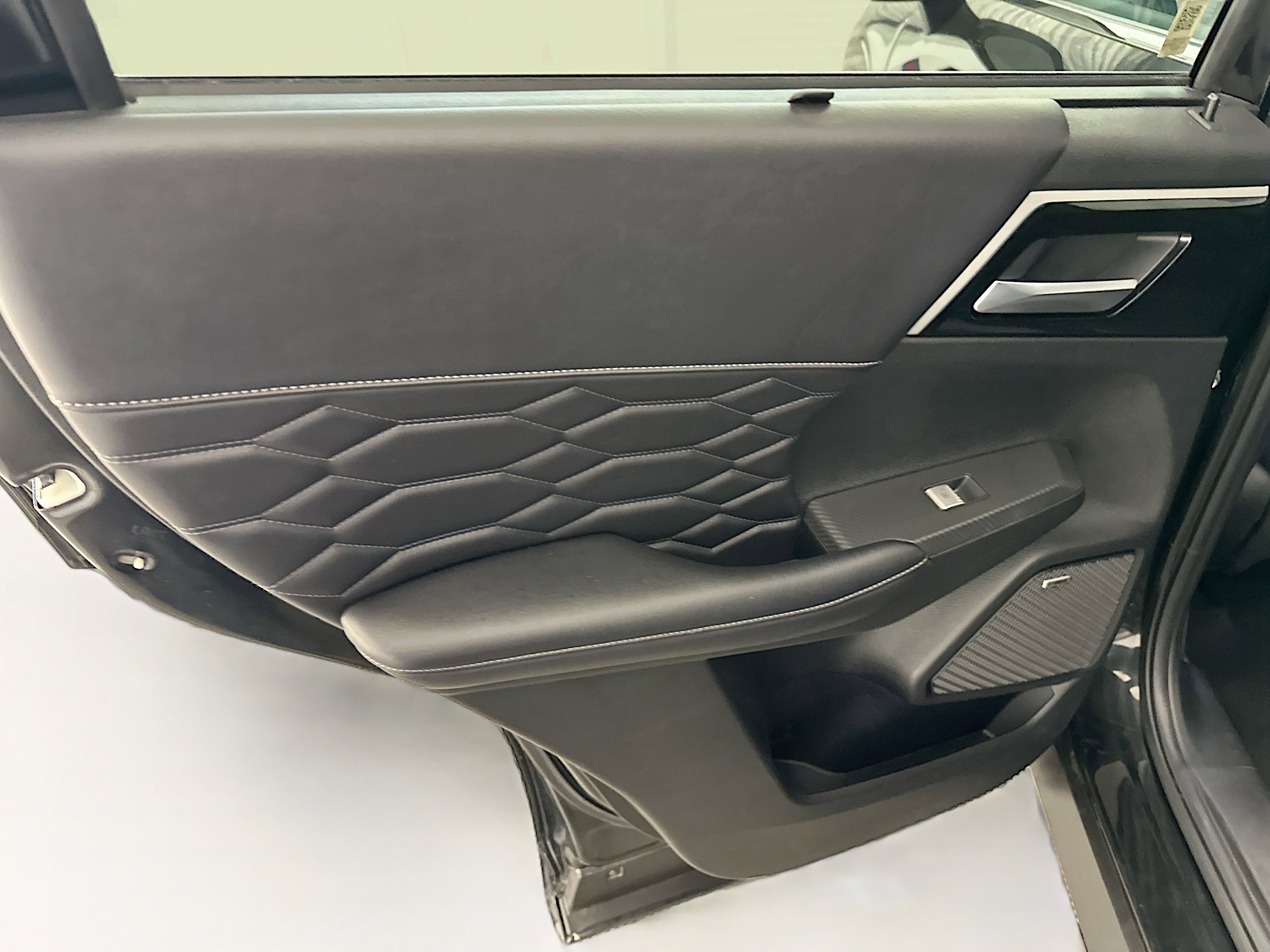 Used 2025 Mitsubishi Outlander SEL AWD/4WD image 28