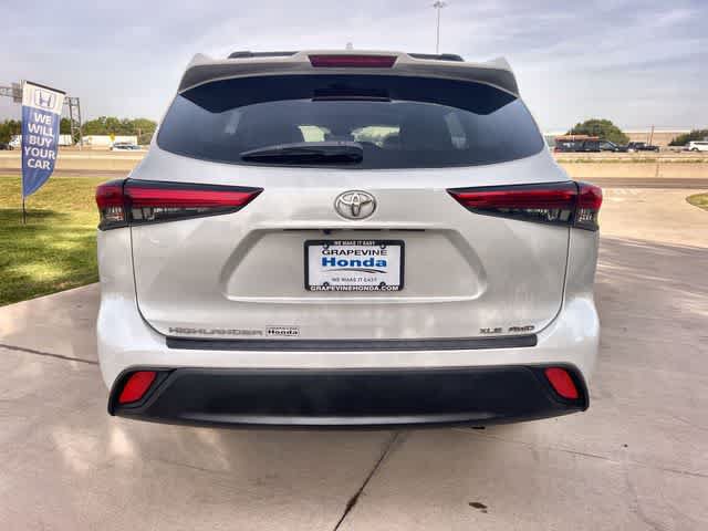 Used 2022 Toyota Highlander XLE AWD/4WD image 6