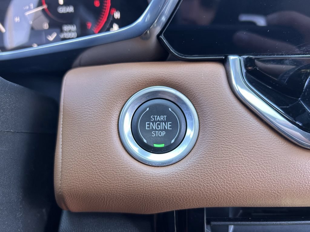 Used 2024 GMC Canyon AT4 w/ Canyon Safety Plus Package AWD/4WD image 17