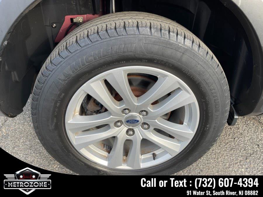 Used 2018 Ford Explorer XLT w/ Equipment Group 202A AWD/4WD image 21