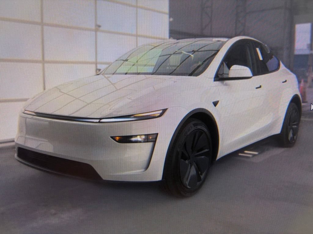 Used 2026 Tesla Model Y Long Range AWD/4WD image 2
