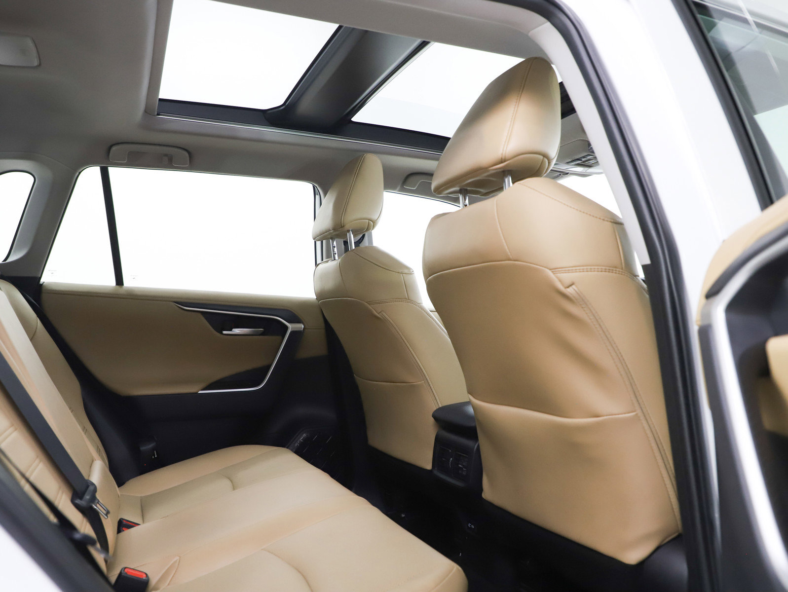 Used 2024 Toyota RAV4 Limited w/ Advanced Technology Package image 12