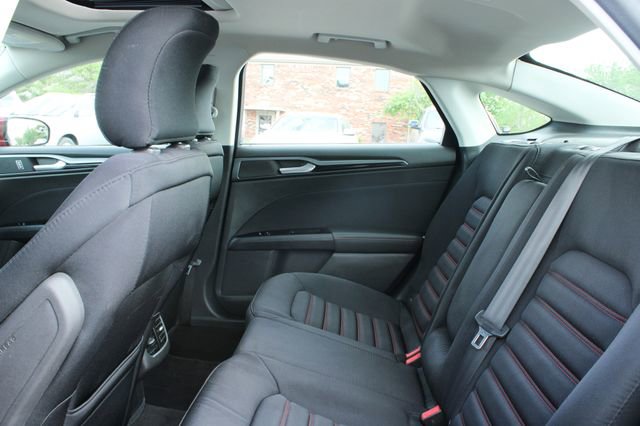 Used 2015 Ford Fusion SE FWD image 31