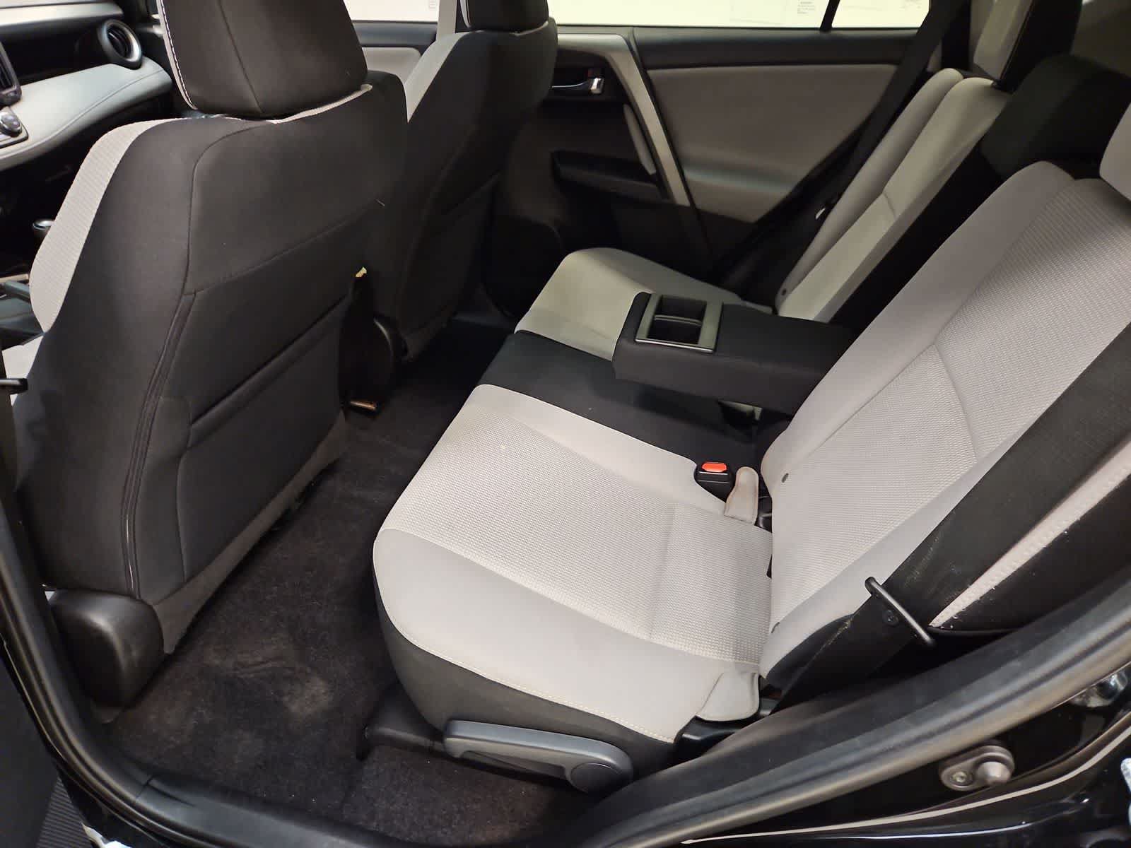 Used 2018 Toyota RAV4 XLE FWD image 19