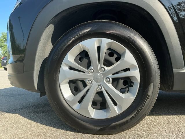 Used 2025 Chevrolet Trax LS w/ Driver Confidence Package FWD image 14