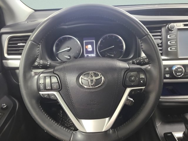 Used 2019 Toyota Highlander SE AWD/4WD image 25