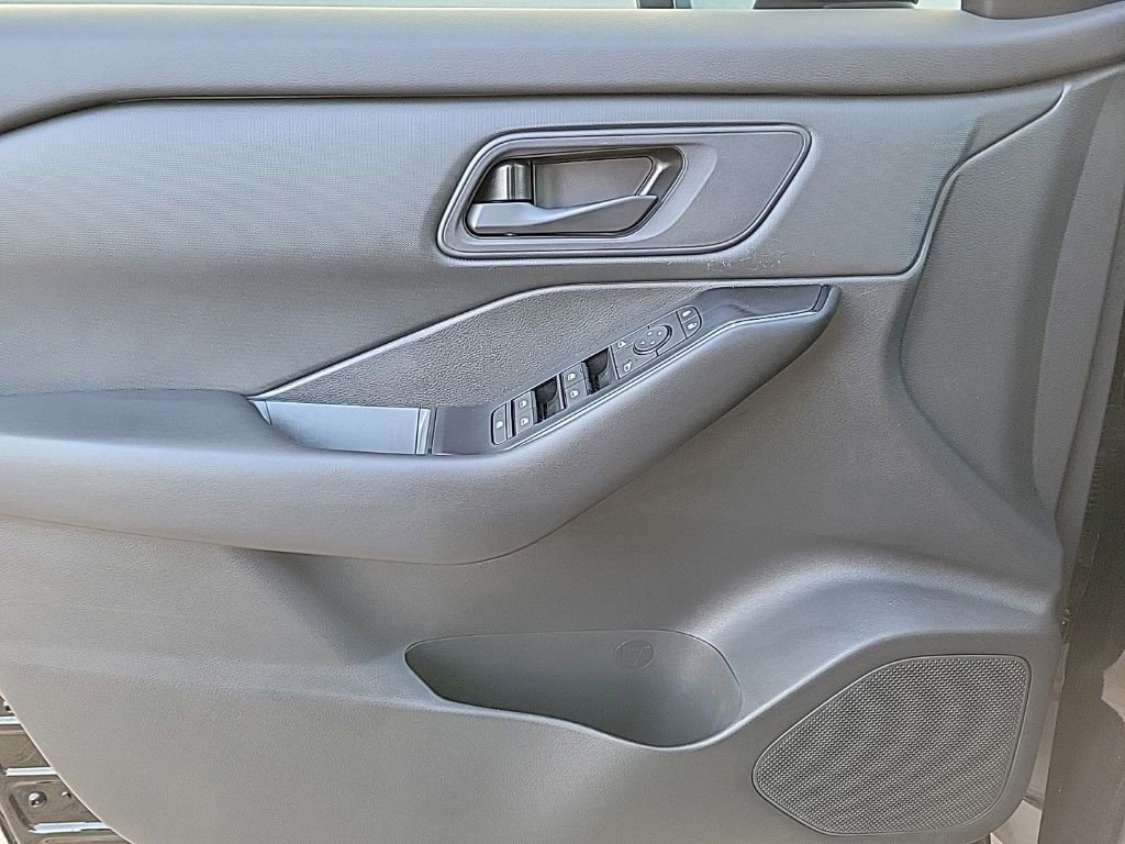 Certified 2024 Nissan Rogue S image 29