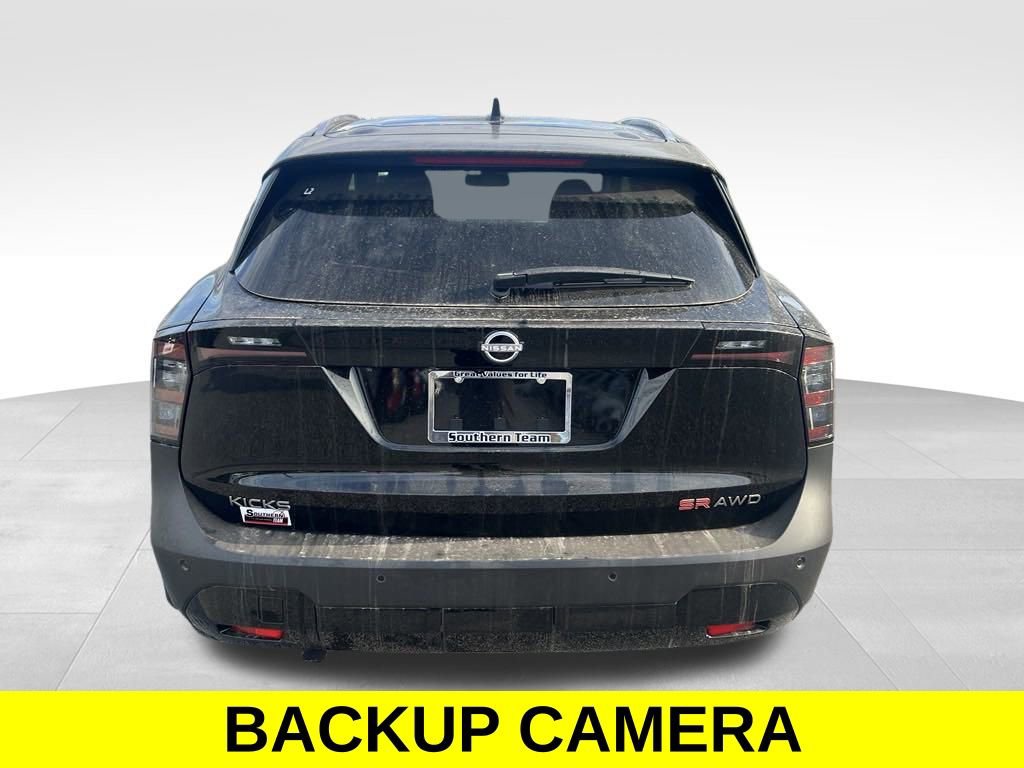 Used 2025 Nissan Kicks SR image 4