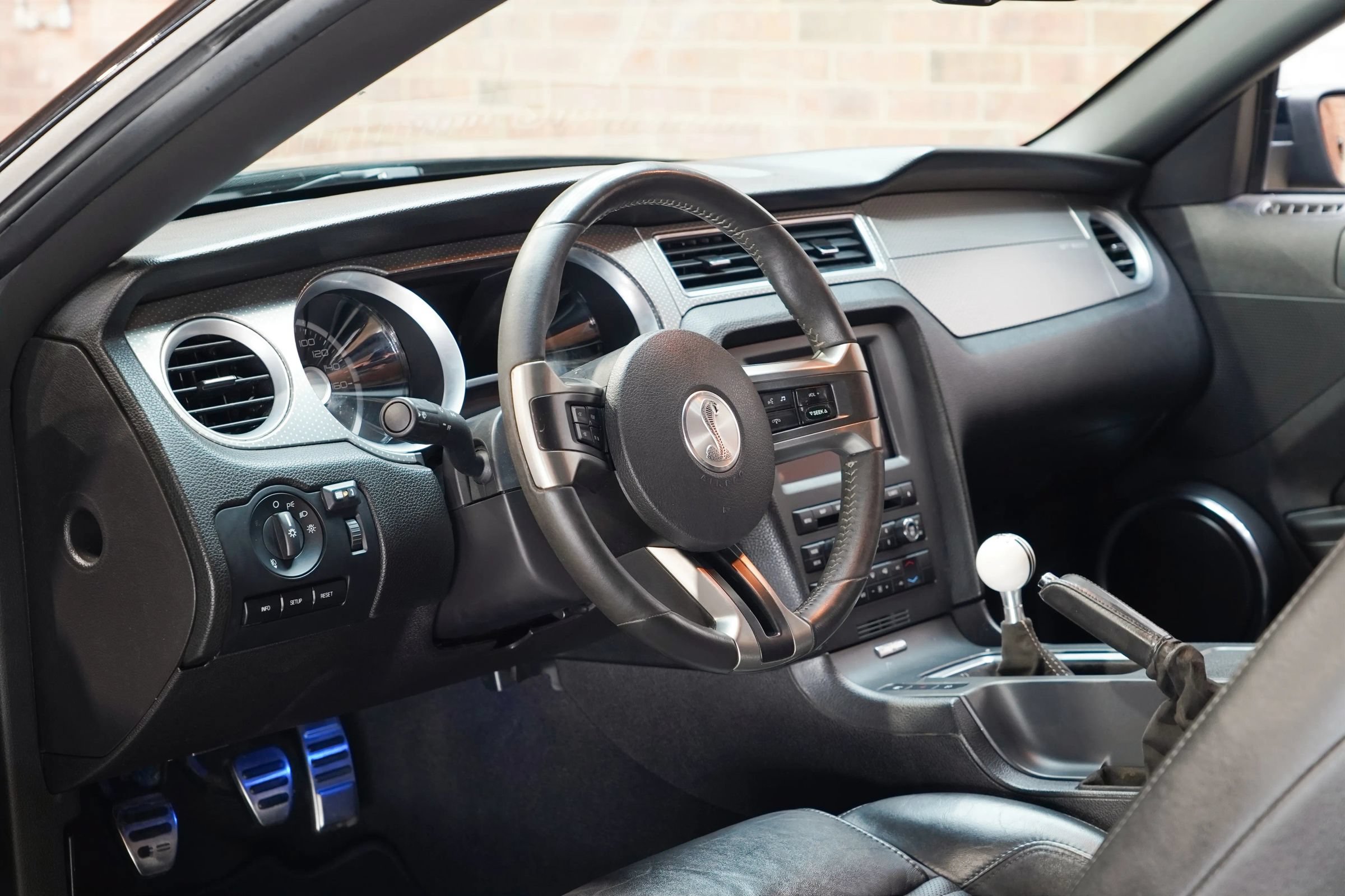 Used 2010 Ford Mustang Shelby GT500 RWD image 39